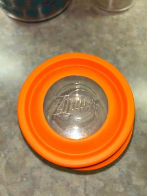 PIONEER WOMEN AND ZIPLOCK GLASS FOOD STORAGE BOWLS W/LIDS, AND BUTTER BUDDIES