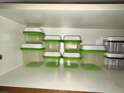 BETTER HOMES & GARDENS CONTAINERS AND RUBBERMAID FRESH VENT TECHNOLOGY FOOD STORAGE CONTAINERS