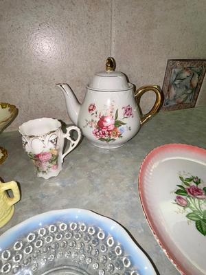 LEFTON, FENTON AND OTHER PRETTY VINTAGE GLASS/CHINA