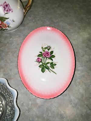LEFTON, FENTON AND OTHER PRETTY VINTAGE GLASS/CHINA