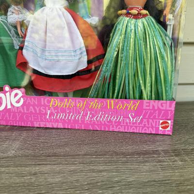 LOT 58H: NRFB Mattel Barbie Dolls of the World: 2001 Collector Edition Princess of Ireland (53367) & 1994 Ltd Edition Giftset w/...