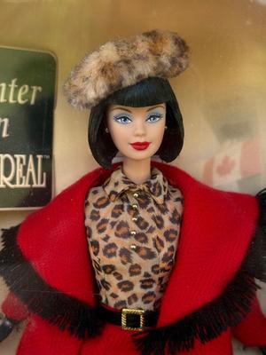 LOT 122P: NRFB 1999 Mattel Collector Edition Barbie City Seasons Dolls: Autumn in London (22257) & Winter in Montreal (22258)