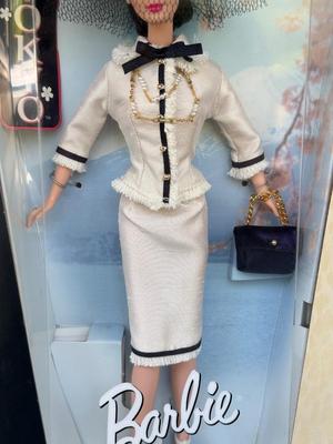 LOT 123P: NRFB 1999 Mattel Collector Edition Barbie City Seasons Dolls: Spring in Tokyo (19430) & Summer in Rome (19431)
