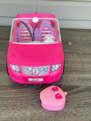 LOT 129P: 2011 Barbie R/C Convertible (untested - X5450) & NRFB Mattel: 1996 Penn State Cheerleader University (17698) & 1998...