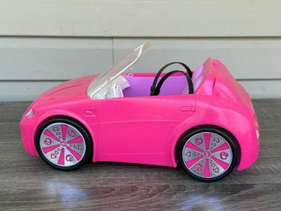 LOT 129P: 2011 Barbie R/C Convertible (untested - X5450) & NRFB Mattel: 1996 Penn State Cheerleader University (17698) & 1998...