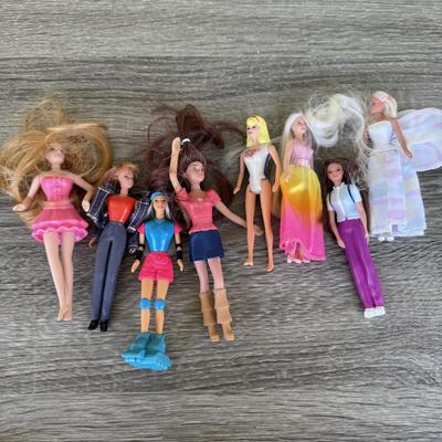 LOT 132P: 1990s & 2000s McDonald's Mattel Barbie Toys (some in package)