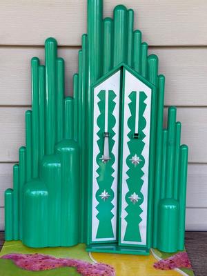 LOT 133P: 2000 Mattel Barbie Wizard of Oz Emerald City Playset (INCOMPLETE) & Madame Alexandre McDonald's Toys