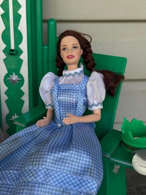 LOT 133P: 2000 Mattel Barbie Wizard of Oz Emerald City Playset (INCOMPLETE) & Madame Alexandre McDonald's Toys
