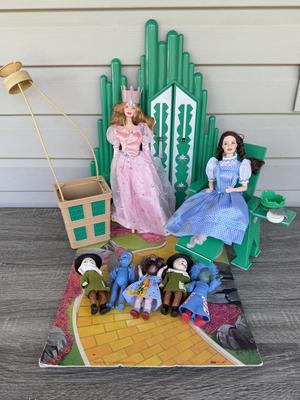 LOT 133P: 2000 Mattel Barbie Wizard of Oz Emerald City Playset (INCOMPLETE) & Madame Alexandre McDonald's Toys