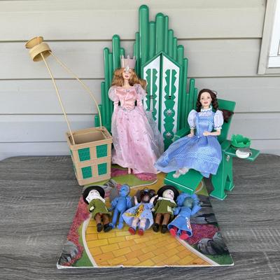 LOT 133P: 2000 Mattel Barbie Wizard of Oz Emerald City Playset (INCOMPLETE) & Madame Alexandre McDonald's Toys