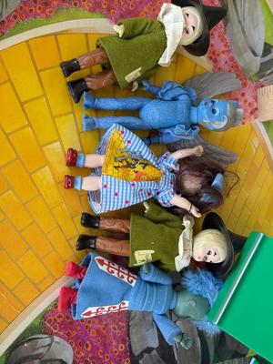 LOT 133P: 2000 Mattel Barbie Wizard of Oz Emerald City Playset (INCOMPLETE) & Madame Alexandre McDonald's Toys