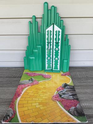 LOT 133P: 2000 Mattel Barbie Wizard of Oz Emerald City Playset (INCOMPLETE) & Madame Alexandre McDonald's Toys