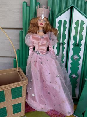 LOT 133P: 2000 Mattel Barbie Wizard of Oz Emerald City Playset (INCOMPLETE) & Madame Alexandre McDonald's Toys