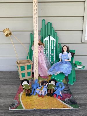 LOT 133P: 2000 Mattel Barbie Wizard of Oz Emerald City Playset (INCOMPLETE) & Madame Alexandre McDonald's Toys