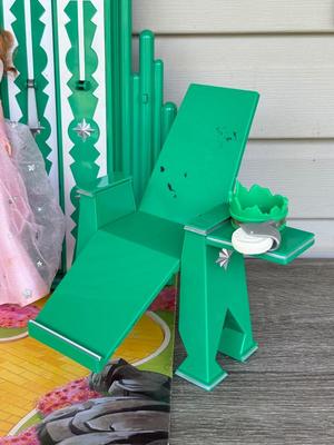 LOT 133P: 2000 Mattel Barbie Wizard of Oz Emerald City Playset (INCOMPLETE) & Madame Alexandre McDonald's Toys