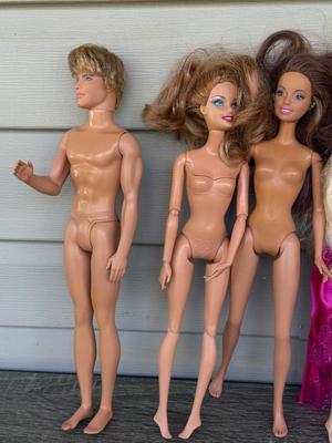 LOT 135P: Mattel Barbie Dolls w/ Case c. 2000s