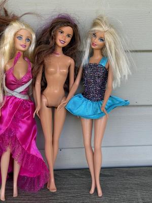 LOT 135P: Mattel Barbie Dolls w/ Case c. 2000s