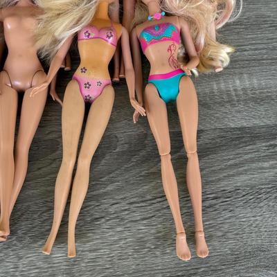 LOT 136P: 2000s Mattel Barbie Dolls