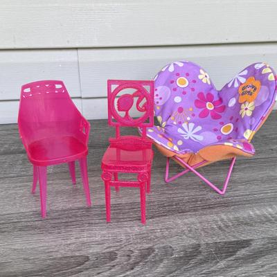 LOT 141P: 1:6 Scale Barbie & More Furniture and Accessories