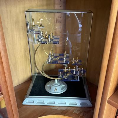 LOT 143S: 1994 Franklin Mint Official Star Trek Tridimensional Chess Set w/ COA & Display Case