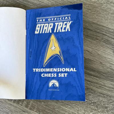 LOT 143S: 1994 Franklin Mint Official Star Trek Tridimensional Chess Set w/ COA & Display Case