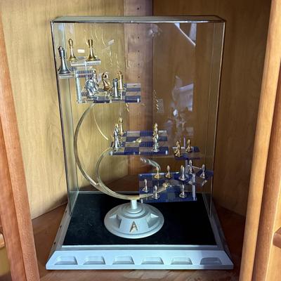 LOT 143S: 1994 Franklin Mint Official Star Trek Tridimensional Chess Set w/ COA & Display Case