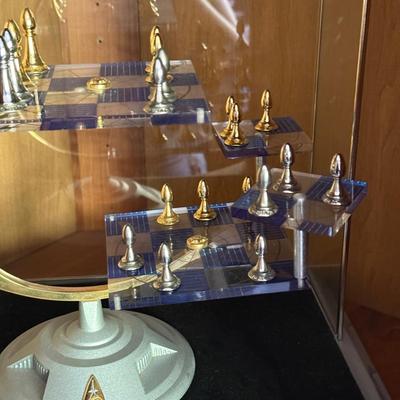LOT 143S: 1994 Franklin Mint Official Star Trek Tridimensional Chess Set w/ COA & Display Case