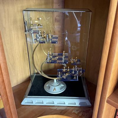 LOT 143S: 1994 Franklin Mint Official Star Trek Tridimensional Chess Set w/ COA & Display Case