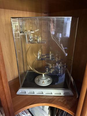 LOT 143S: 1994 Franklin Mint Official Star Trek Tridimensional Chess Set w/ COA & Display Case