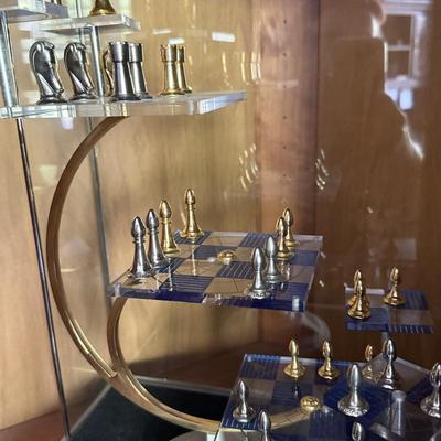 LOT 143S: 1994 Franklin Mint Official Star Trek Tridimensional Chess Set w/ COA & Display Case