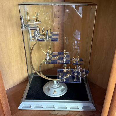 LOT 143S: 1994 Franklin Mint Official Star Trek Tridimensional Chess Set w/ COA & Display Case