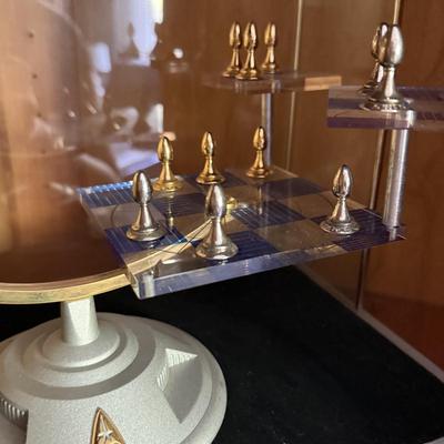 LOT 143S: 1994 Franklin Mint Official Star Trek Tridimensional Chess Set w/ COA & Display Case