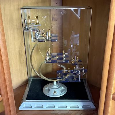 LOT 143S: 1994 Franklin Mint Official Star Trek Tridimensional Chess Set w/ COA & Display Case