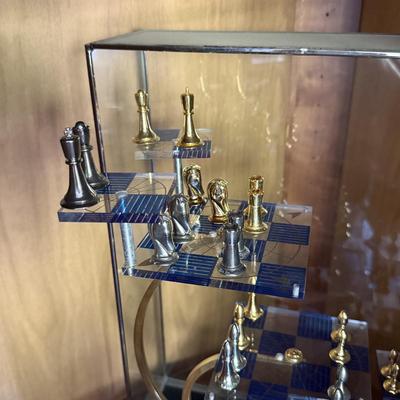 LOT 143S: 1994 Franklin Mint Official Star Trek Tridimensional Chess Set w/ COA & Display Case