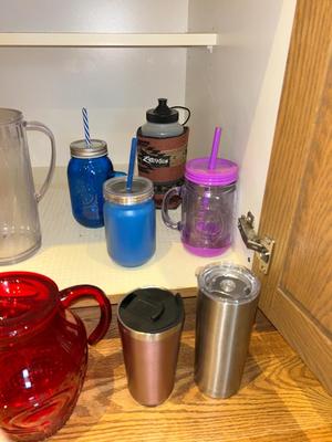 BEVERAGE PITCHERS AND REUSABLE TO-GO CUPS