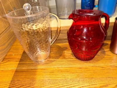 BEVERAGE PITCHERS AND REUSABLE TO-GO CUPS
