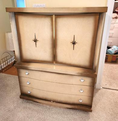 Lot #121 Mid Century Modern Bassett Furniture Co. Chest of Drawers
