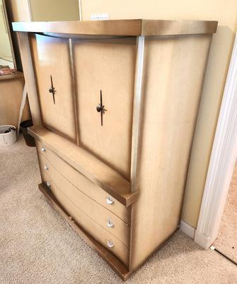 Lot #121 Mid Century Modern Bassett Furniture Co. Chest of Drawers