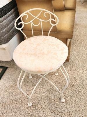 Lot #132 Vintage Vanity Stool