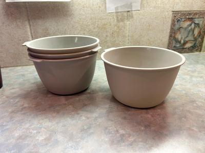 PERFECT CHILD SIZED PLASTIC WARE, AND SALSA BOWLS