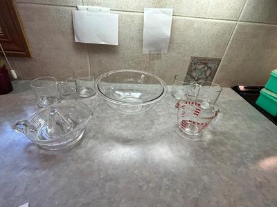 CLEAR GLASS KITCHEN MEASURING CUP, JUICER, JUICE GLASSES, MIXING BOWL, AND CUTTING BOARD