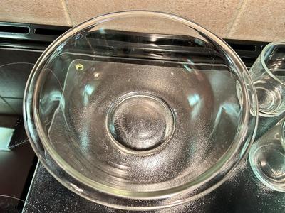 CLEAR GLASS KITCHEN MEASURING CUP, JUICER, JUICE GLASSES, MIXING BOWL, AND CUTTING BOARD