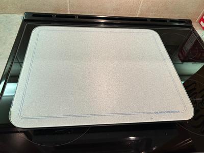 RUBBERMAID CONTAINERS AND GLASS CUTTING BOARD