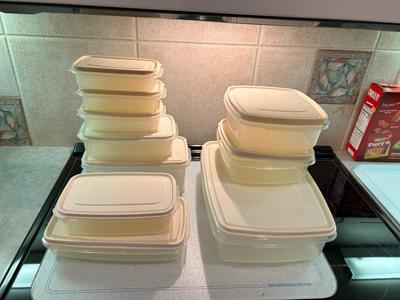 RUBBERMAID CONTAINERS AND GLASS CUTTING BOARD