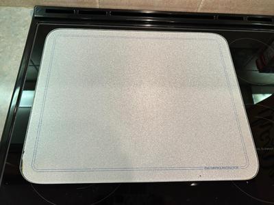 RUBBERMAID CONTAINERS AND GLASS CUTTING BOARD