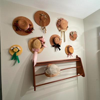 D812 Lot of Vintage Doll Hats with Antique Towel Bar