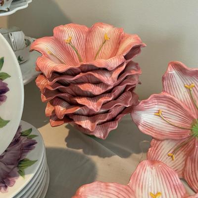 L826 Large Lot of Floral Lily Dishes by Nanette Vacher