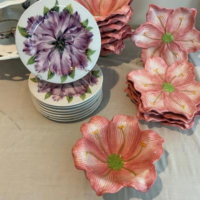 L826 Large Lot of Floral Lily Dishes by Nanette Vacher