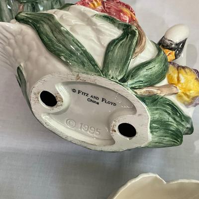 L834 Large Lot of Porcelain Swans and Pair by Fitz and Floyd