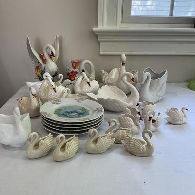 L834 Large Lot of Porcelain Swans and Pair by Fitz and Floyd